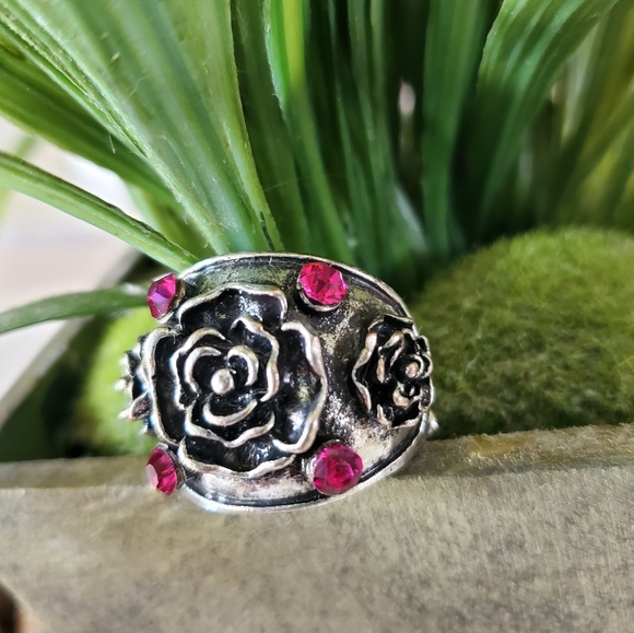 Flower Silver Tone Stretch Ring with Fuchsia Pink Stones 💥3 for $24💥 - Picture 4 of 16